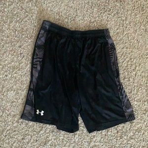 Men’s under armor athletic shorts. Size L